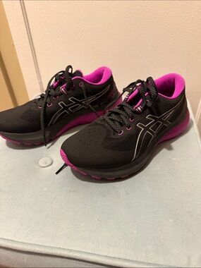 ASICS Gel Kayano 29 Black Running Shoes with Purple Accents